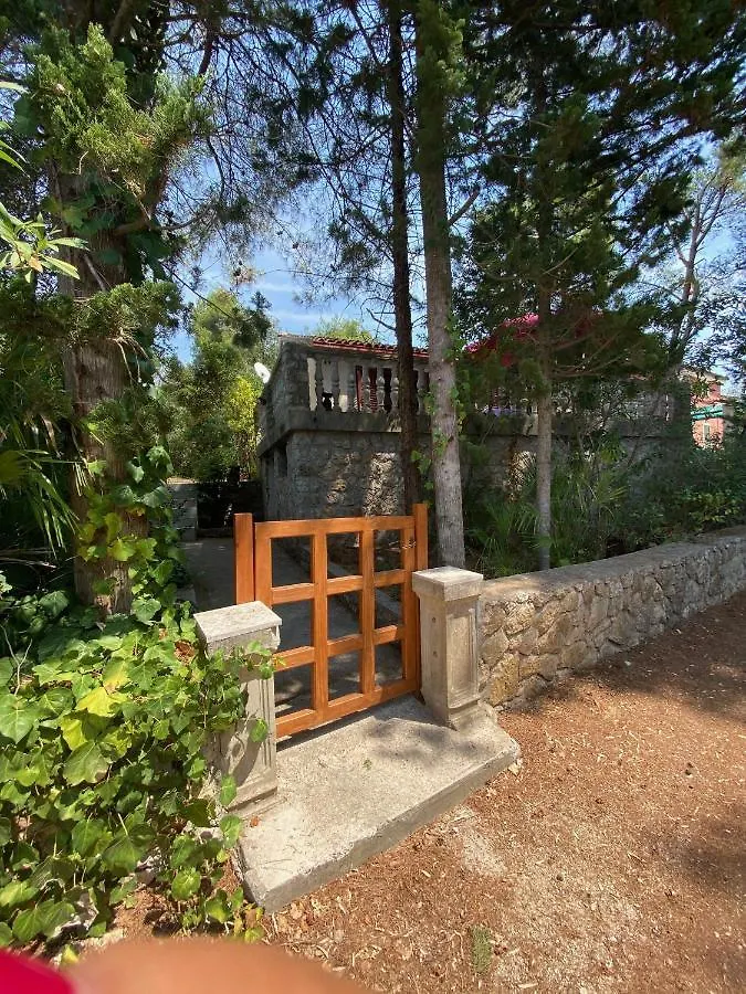 Rustic Holiday Home - Artatore Mali Losinj